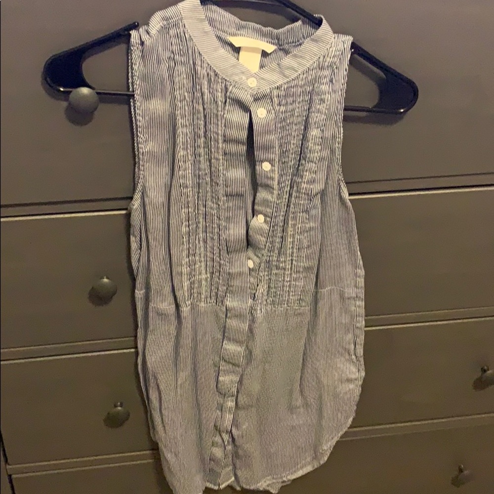 Sleeves less button up blouse